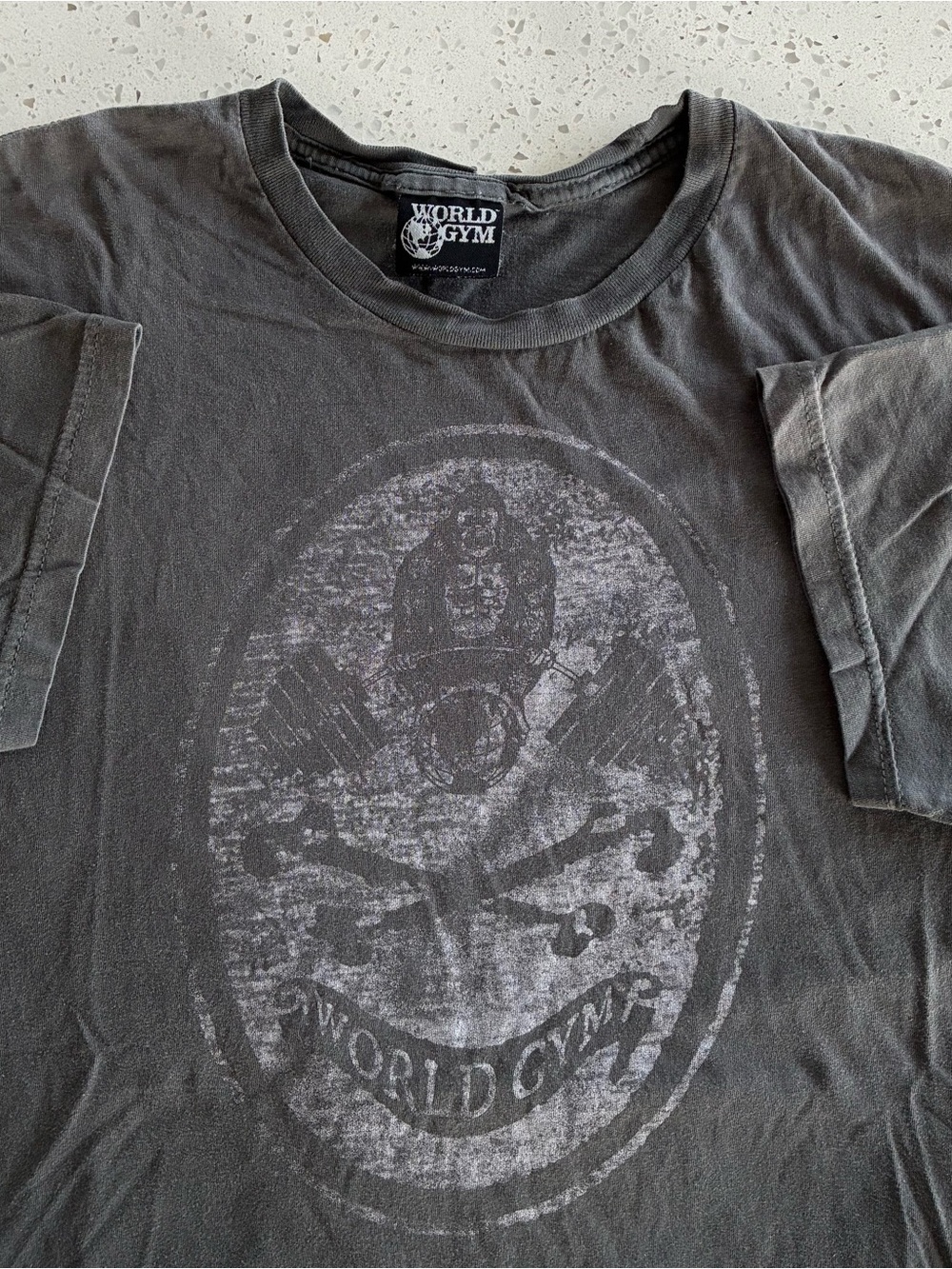 000 - WORLD GYM GORILLA BARBELL FADED WORKOUT T SHIRT